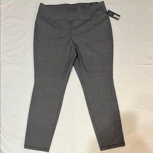 Worthington Skinny Pants - Black and White